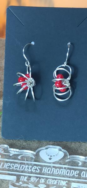 Ohrhänger Kupfer Spirale mit Perle rot 2